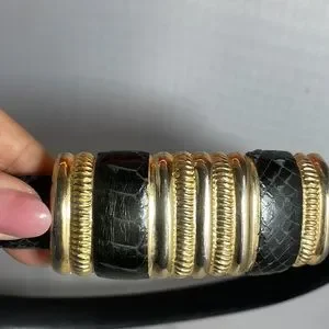 Vintage 70s 80s 100% Genuine Snake Skin belt black with gold hardware size m Accessories | Vintage 7s 80s 100 Genuine Snake Skin Belt  main image 2